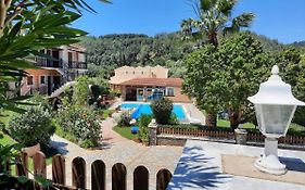 Nikos Apartments